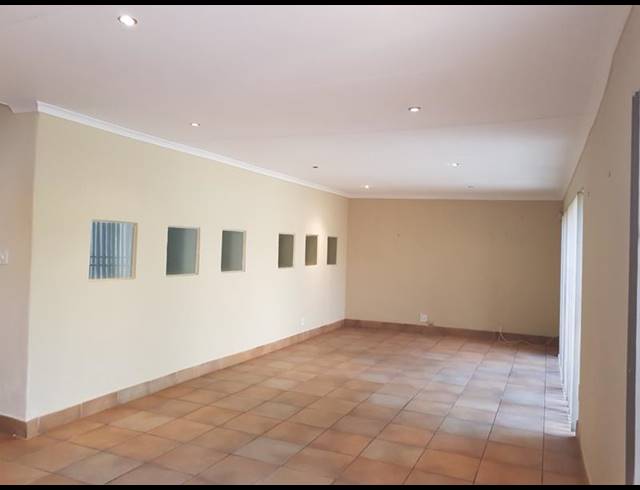 6 BEDROOM HOUSE FOR SALE IN PRIMROSE